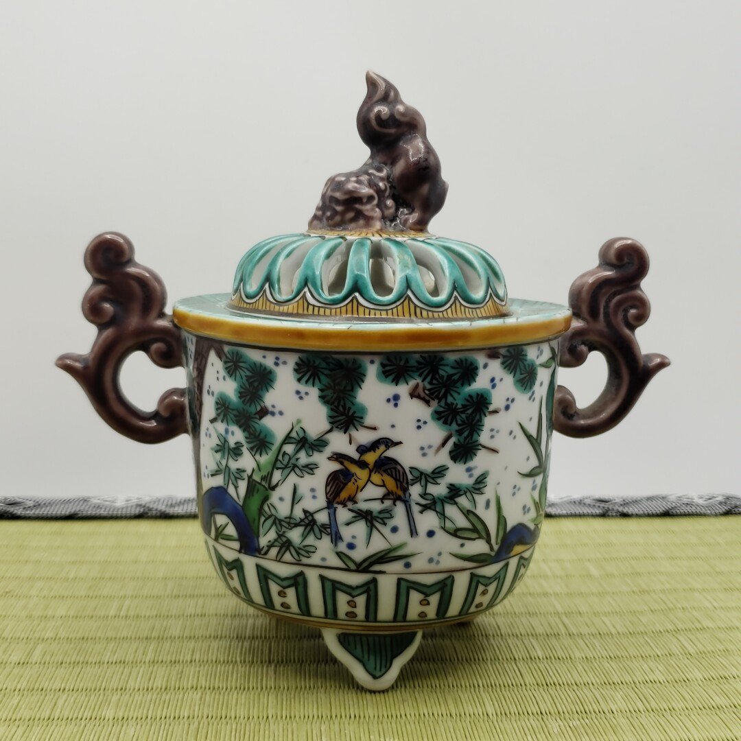 獅子香炉 九谷 香炉 色絵 三つ脚香炉 銘有 古美術品 骨董品 陶器 獅子香炉 九谷 香炉 色絵 三つ脚香炉 銘有 古美術品 骨董品 陶器