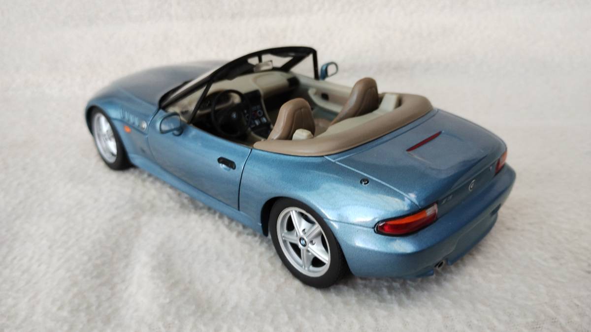 （美品）UT モデル 007 Bond Car BMW Z3 Roadster 1/18 ゴールデンアイ ジェームズ・ボンド ミニカー ビンテージ物 磨き済み大迫力_画像6