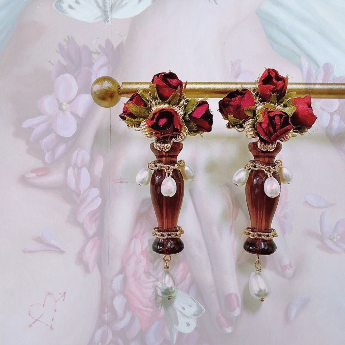 【一点物】ミニチュア ガラス花瓶 薔薇と飾りパール ピアス or イヤリング