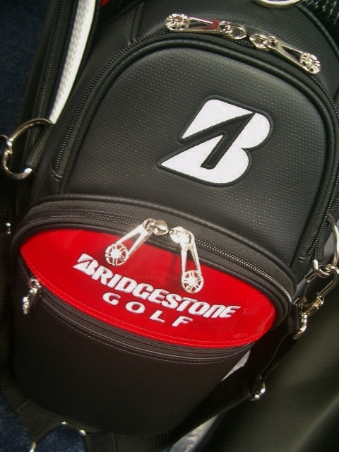 未使用　ブリヂストン・ゴルフ　プロモデルシリーズ　成型デザイン　アスリート向き　黒白赤　３点式キャディバッグ_画像10
