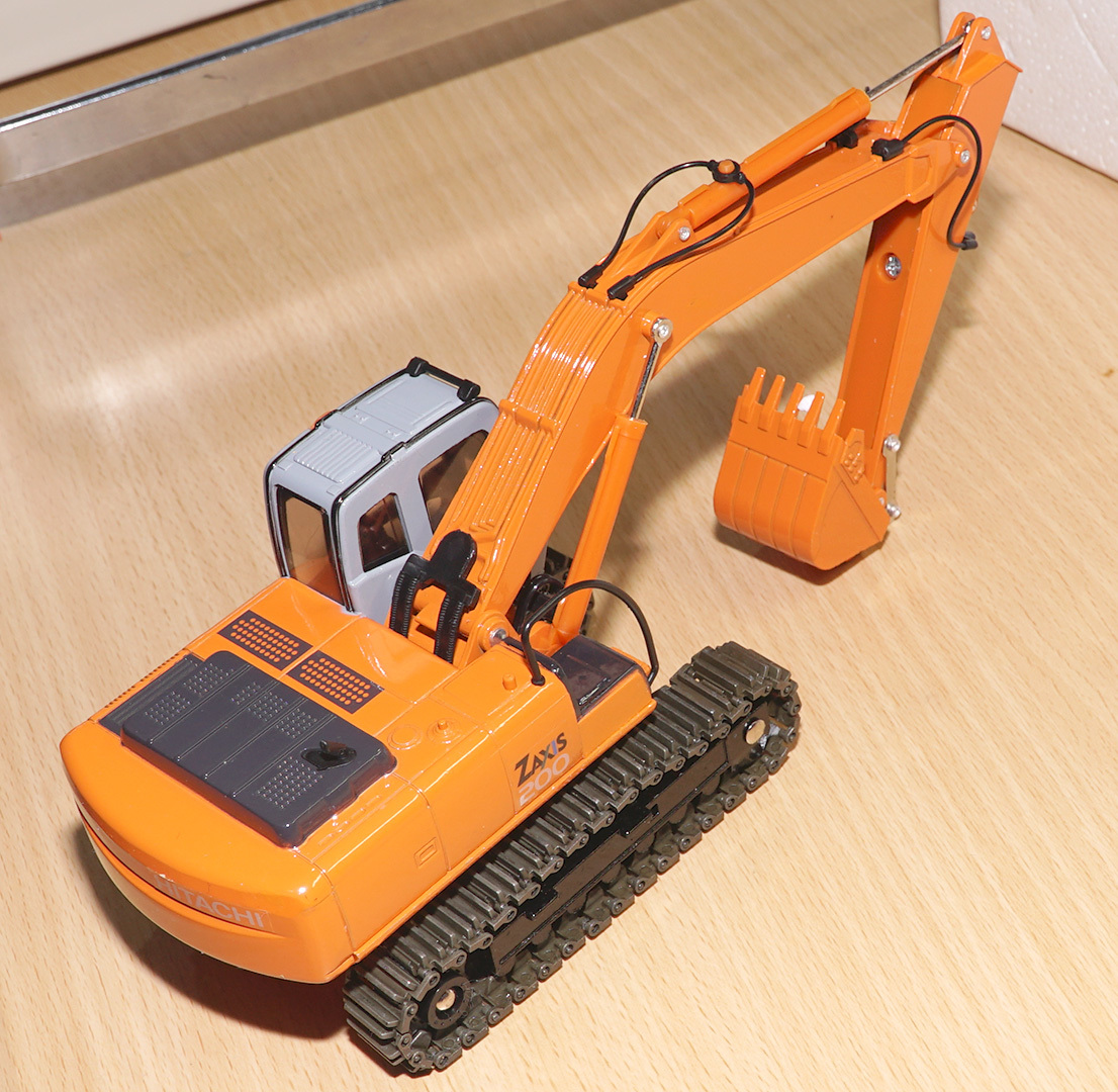 ショベルカー 日立 HITACHI ZAXIS 200 ミニカー 1/40の模型 送料無料
