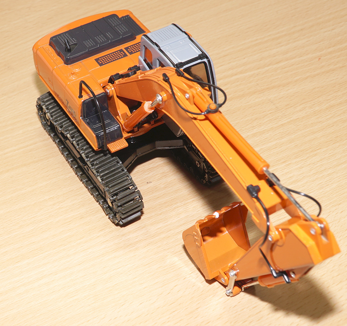 ショベルカー 日立 HITACHI ZAXIS 200 ミニカー 1/40の模型 送料無料