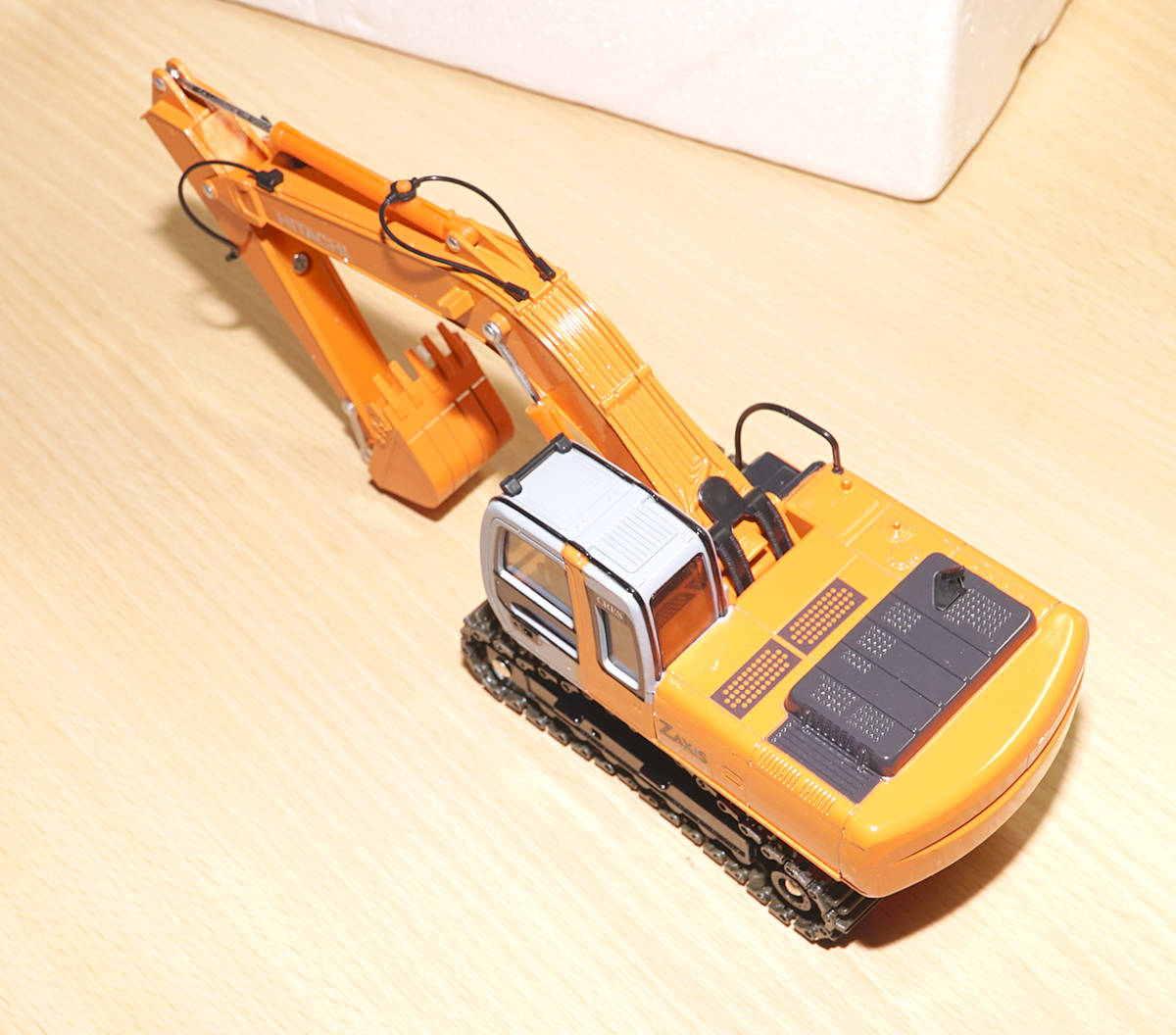 ショベルカー 日立 HITACHI ZAXIS 200 ミニカー 1/40の模型 送料無料
