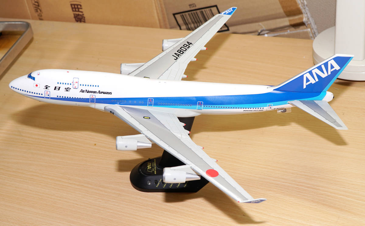 1/200模型 ANA 全日空ロゴ ボーイング Boeing B747-400？ノーズランディングギア折れ 尾翼に接着剤跡 送料無料_画像1