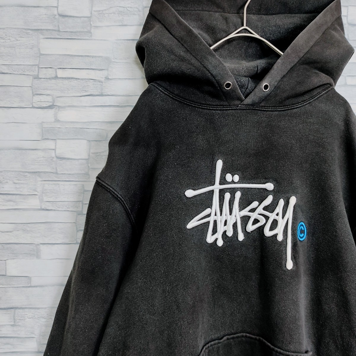 人気】Stussy ステューシー センター刺繍ロゴ＆フードロゴ付パーカー