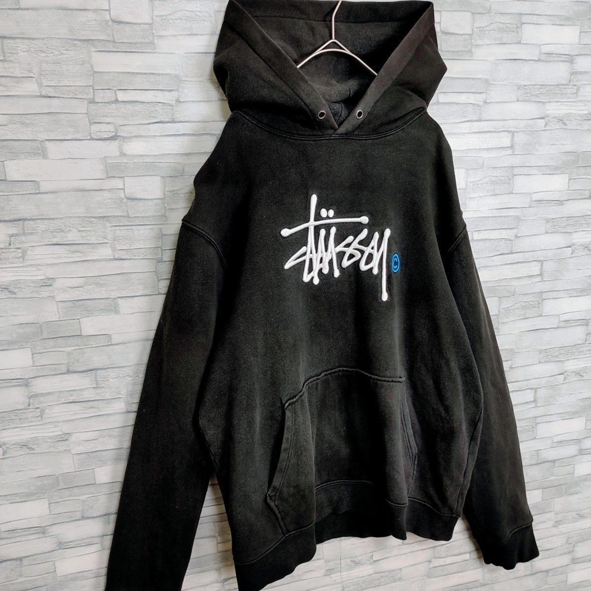 人気】Stussy ステューシー センター刺繍ロゴ＆フードロゴ付パーカー