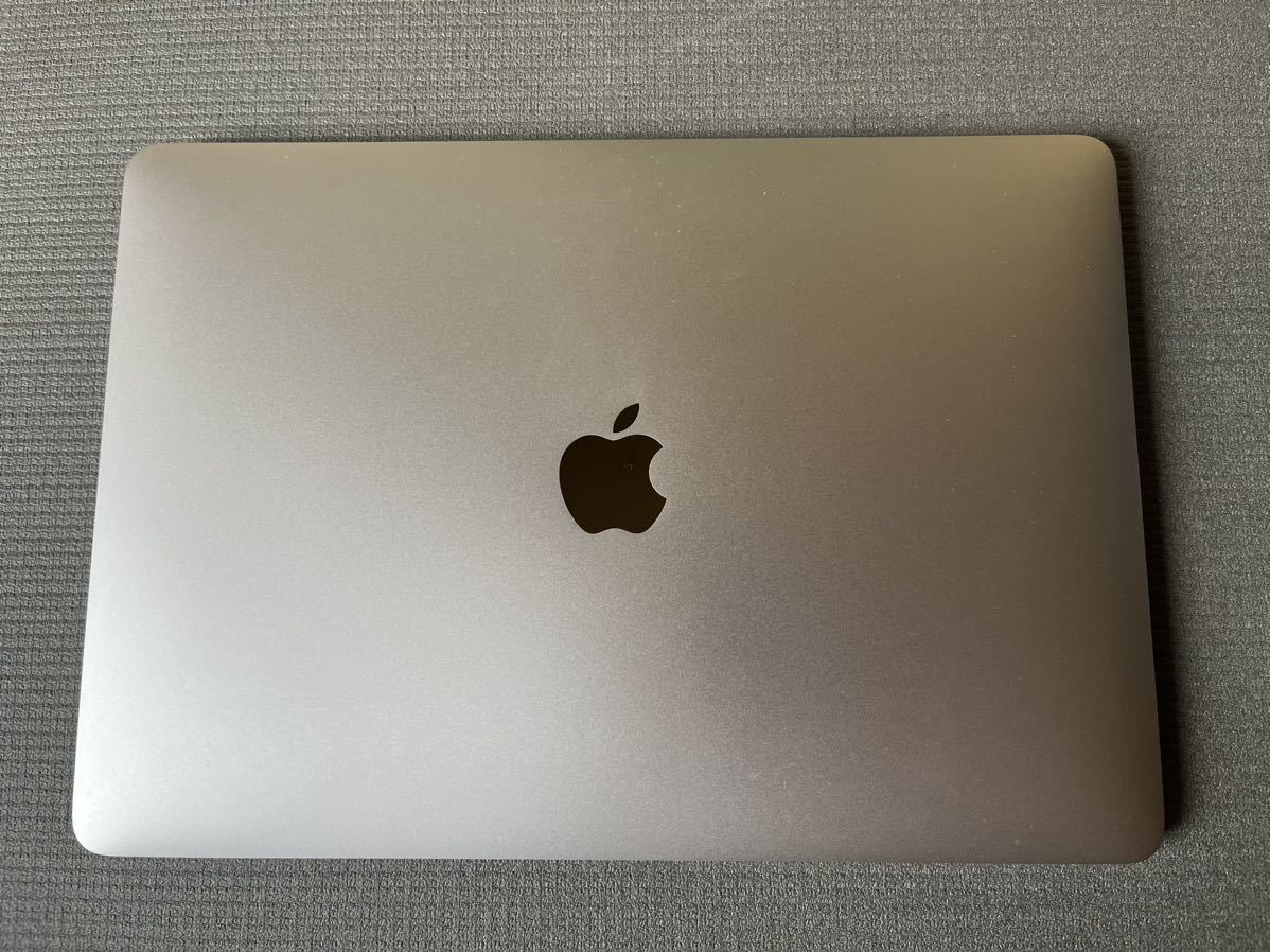 女子大生使用Apple MacBook Air A2337 (M1 2020) 8GB 256GB 13インチ