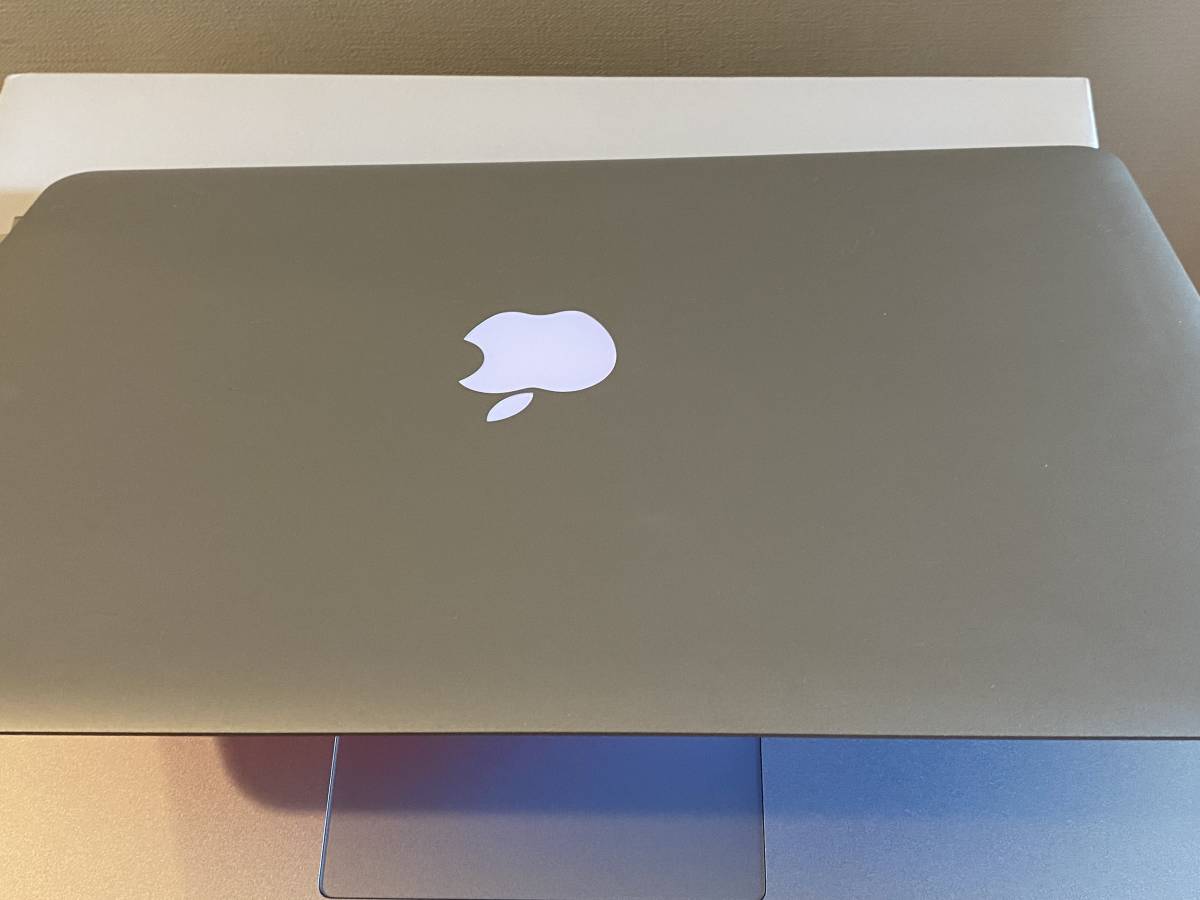 驚きの値段 新古品！！！ MacBook よく読んで落札及び入札してね