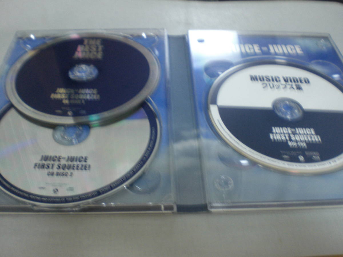 2CD+Blu-ray ハロプロ JUICE=JUICE 初回生産限定盤A FIRST SQUEEZE! 歌詞カード付き ミニ写真集付き 2CDとBlu-rayは美品_画像4