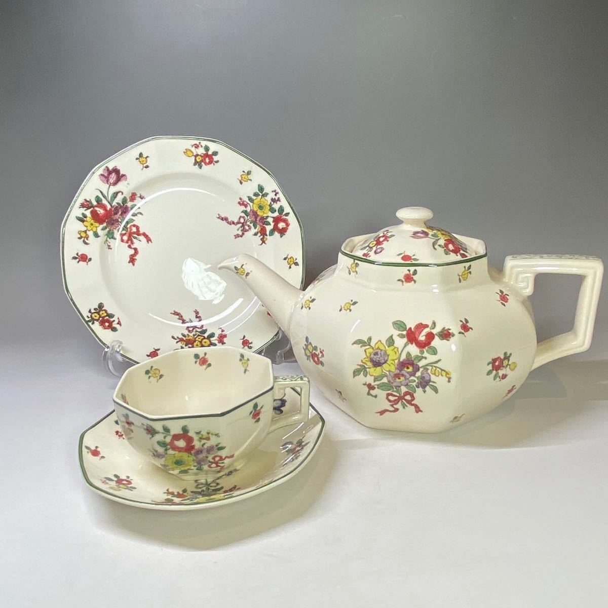  England antique Royal Doulton Britain teapot tea set cup & saucer cake plate flower bouquet 