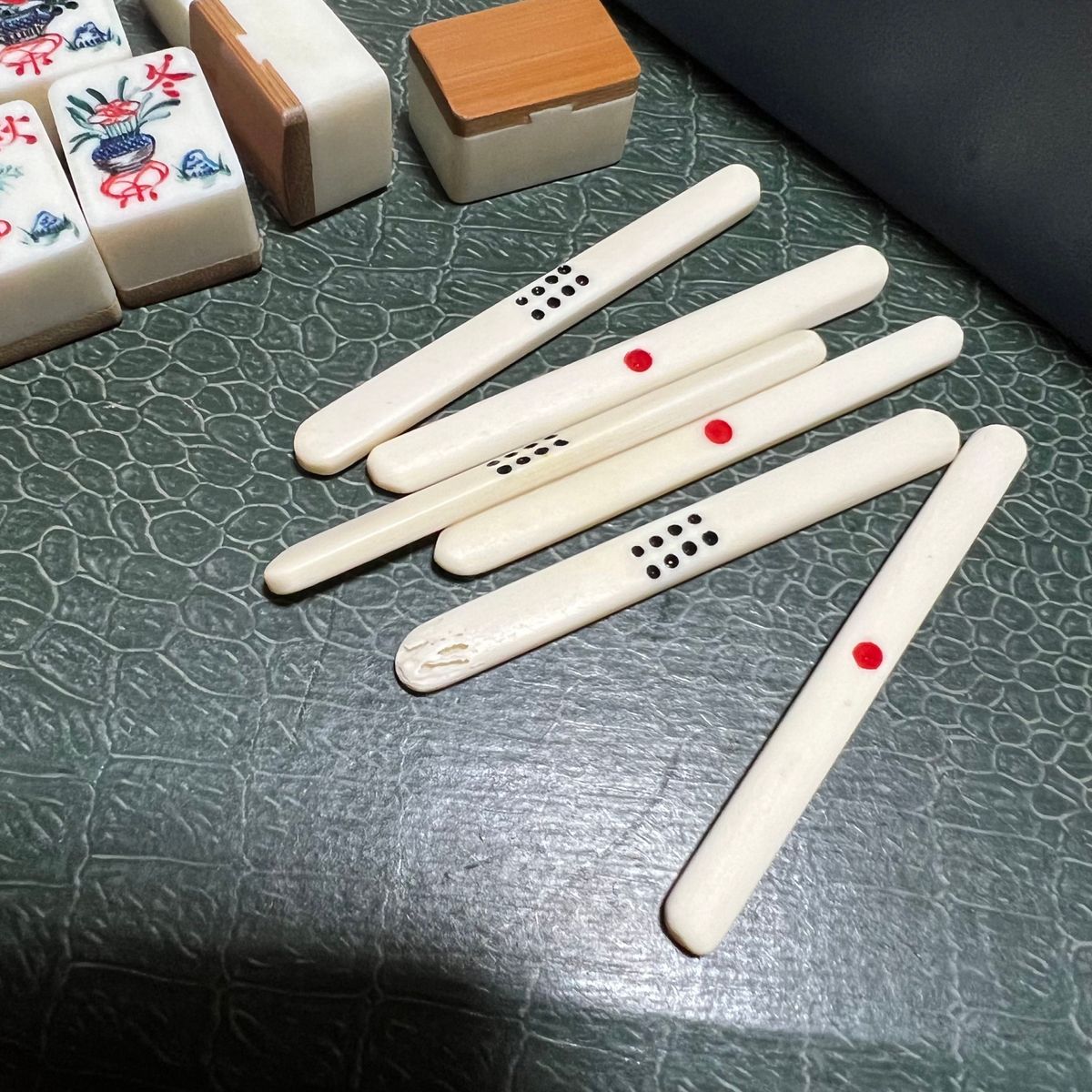 値下げ 麻雀牌 年代物 竹牌 天然素材|Yahoo!フリマ(旧PayPay 値下げ 麻雀牌 年代物 竹牌 天然素材|Yahoo!フリマ(旧PayPay