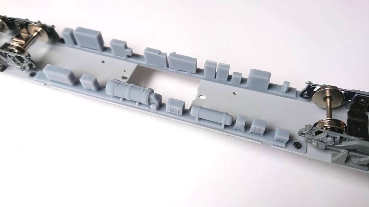 【送料無料】16番・HO 西武401系用床下　奇数偶数車用　（三岐101系、上信電鉄、近江鉄道等）（エンドウ代用） （E-3）_画像3