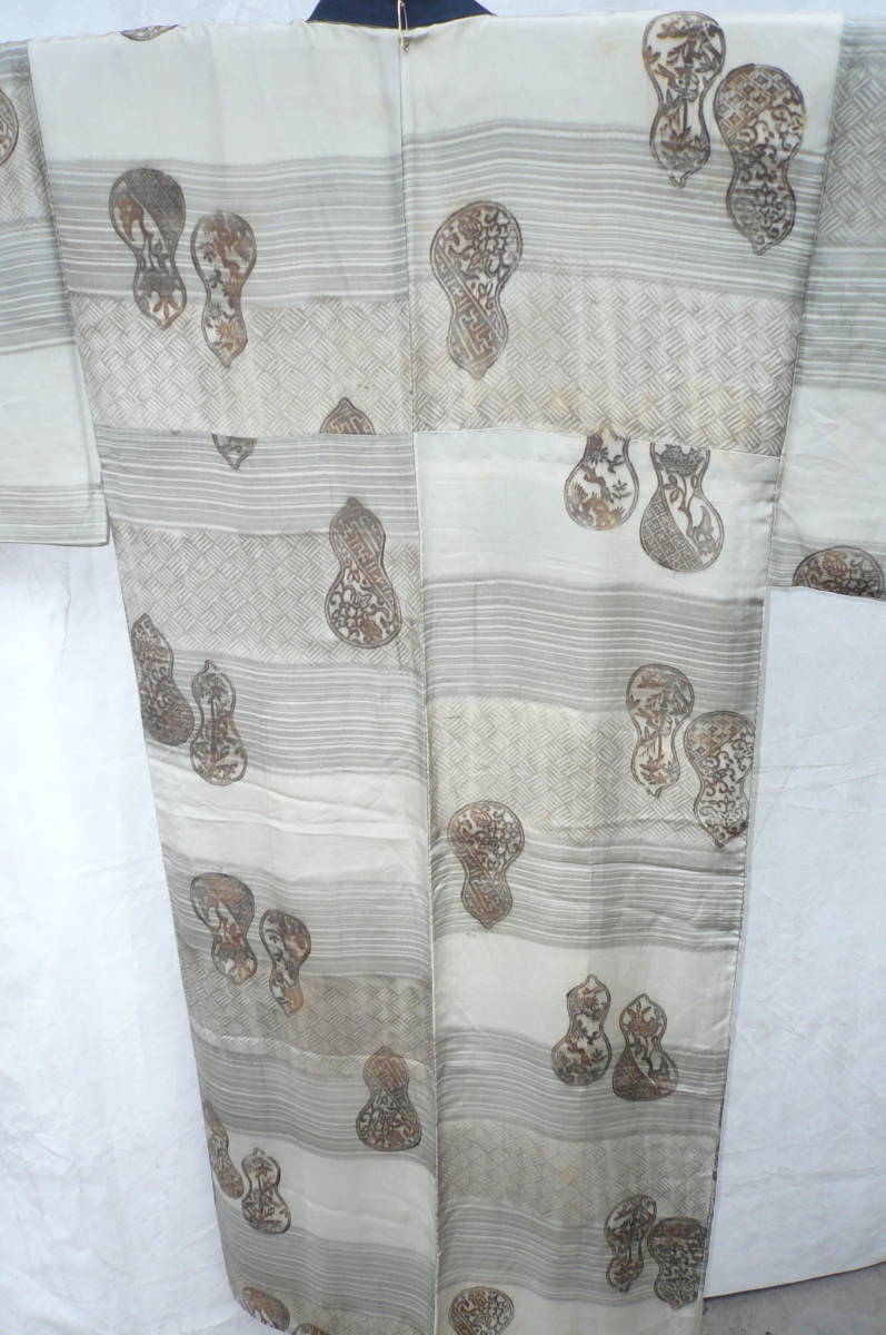  man ... silk long kimono-like garment used length 142.66 calabash 