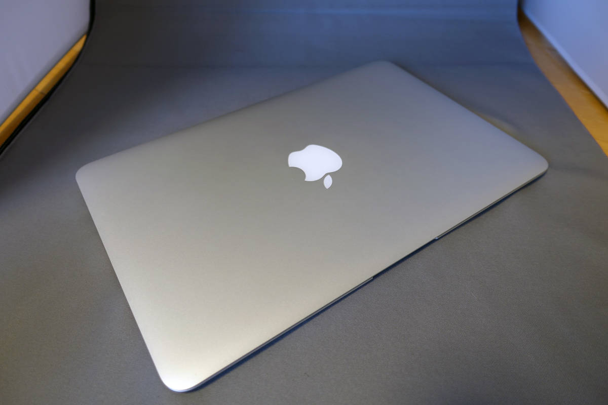 Apple アップルMacBook Air (11.6インチ, Early 2014) Core i5 1.4GHz