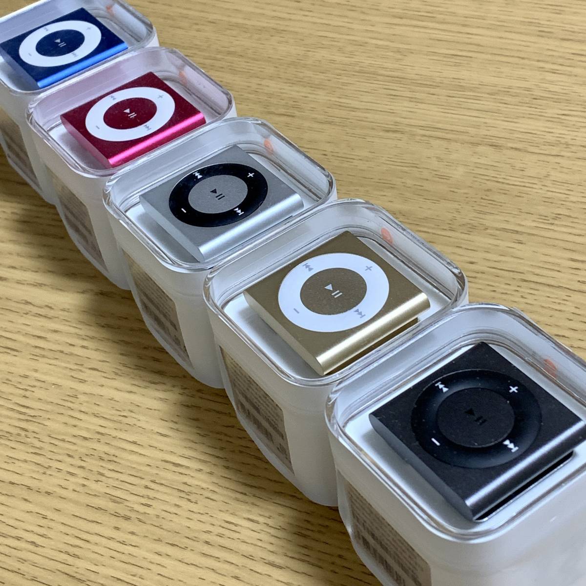 ★新品未開封★Apple アップル iPod shuffle 第4世代 2GB 本体 フルセット5種 シャッフル スペースグレイ ゴールド シルバー  ピンク ブルー