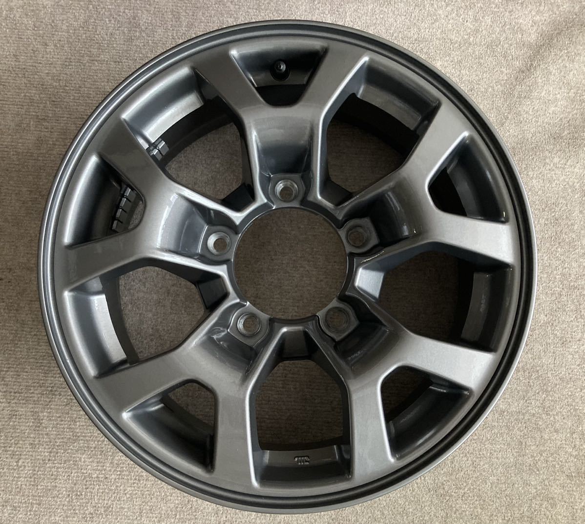 ジムニー シエラ 純正ホイール 1本 新車外し JB74 スペアタイヤ ジムニー シエラ 純正ホイール 1本 新車外し JB74 スペアタイヤ