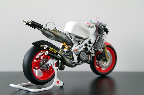 ★1/12 Marlboro YAMAHA YZR500(OW98) 塗装完成品（ハセガワ製）_画像6