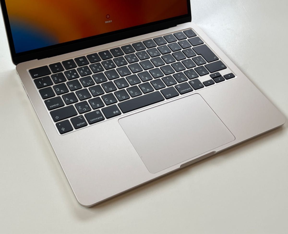 MacBook Air スターライト ［MLY13J/A］ 256GB M2 2022モデル