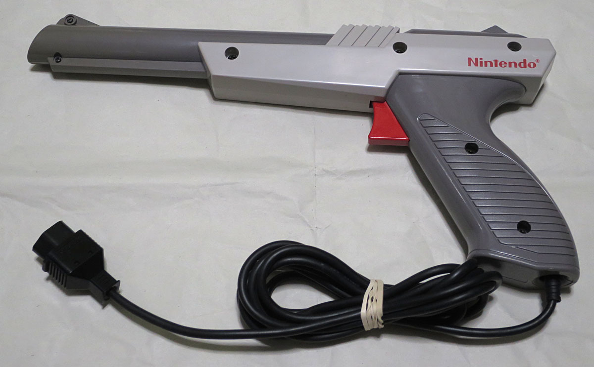 人気No.1の 任天堂 光線銃 海外版 NES Zapper NES グレー N