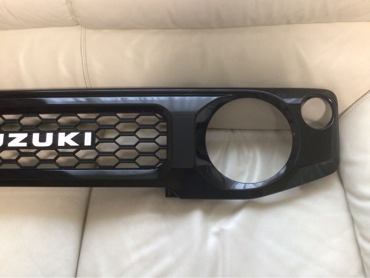 ジムニーjb64/74 元祖 SUZUKIエンブレムカスタムグリル 完全 ジムニーjb64/74 元祖 SUZUKIエンブレムカスタムグリル 完全