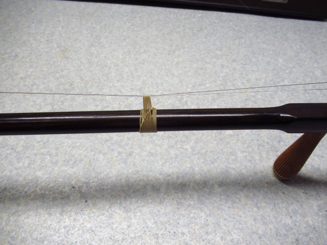蘇州二胡 蛇皮 中国 弦楽器 弓 ケース付き 民族楽器 管理5K0921F-H01_画像4