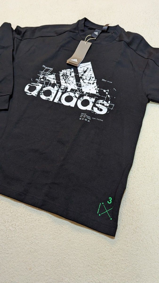 新品未使用/adidas（アディダス）PRSVE グラフィック ロングTシャツ