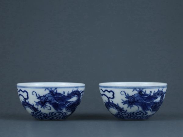 古びた蔵『清 乾隆年製 陶磁器 青花龍紋圧手杯一対』極細工 置物 擺件
