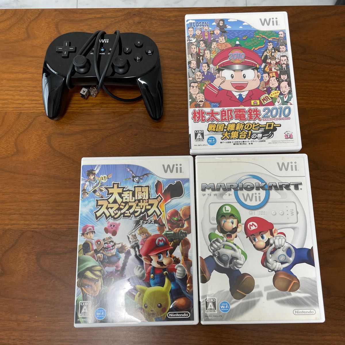 Wii 本体（スーパーマリオ25周年記念仕様）+ソフト3本（スマブラX 桃鉄