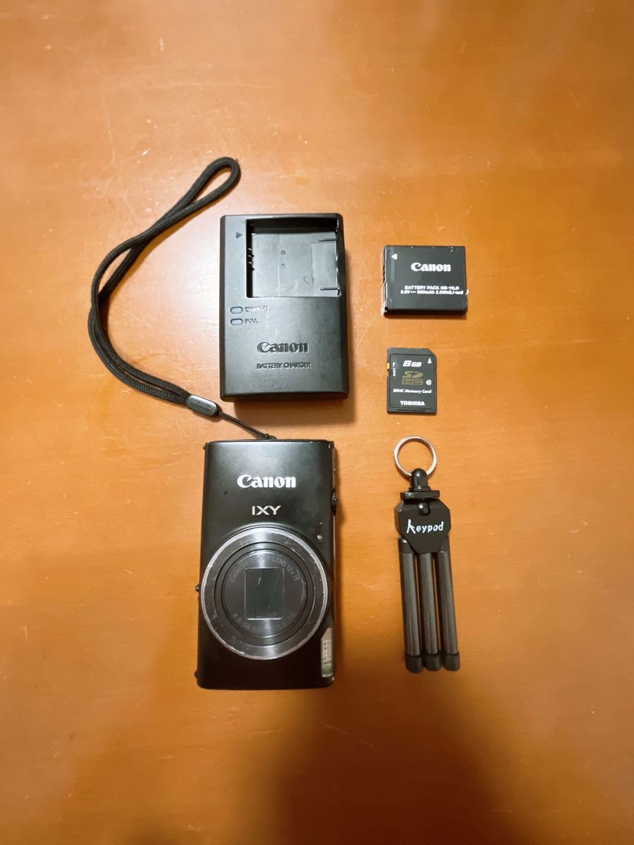 Canon IXY  コンパクトデジタルカメラ　ミニ三脚付き　バッテリー　SD8GB 充電器
