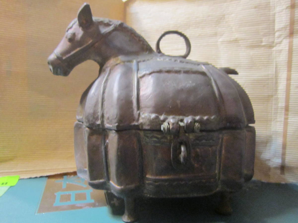 インド造形品　　鍵が掛けられる　馬の容器　２ｋｇ強