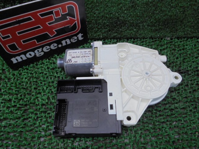 2EU5547 DJ5右)) フォルクスワーゲン ゴルフ ヴァリアント DBA-1KCAV 2012年 純正 フロント右ドアレギュレーターモーター　1K5837402BE_画像1