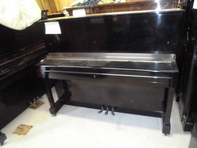 カイザー ヤマハ姉妹ピアノの良品です。黒塗艶出し お勧めの逸品です。 値下げ交渉可！運賃無料・条件有り_画像2
