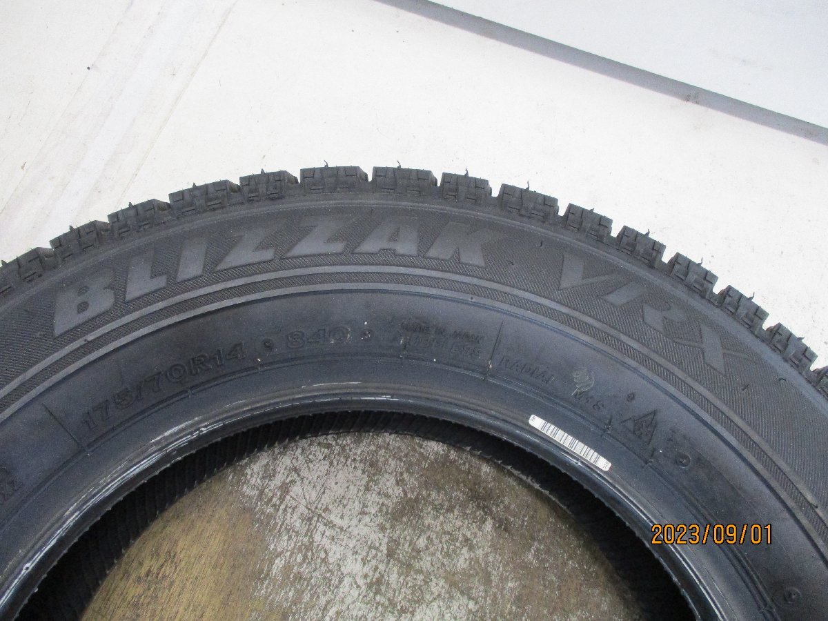 ■中古タイヤ■　175/70R14 84Q BRIDGESTONE BLIZZAK VRX ポルテ シエンタ フィット等 冬タイヤ スタッドレス ペア 送料無料　A992_BLIZZAK VRX