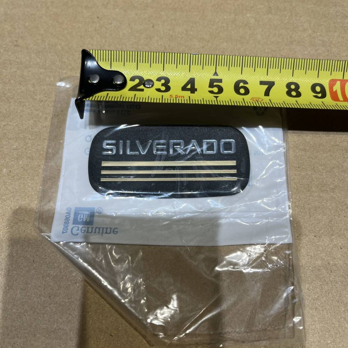 送料210円〜新品未使用 GM純正 シボレー C1500 K1500 1988-1999 シルバラード ピラー エンブレム サバーバン タホ アメ車_画像5