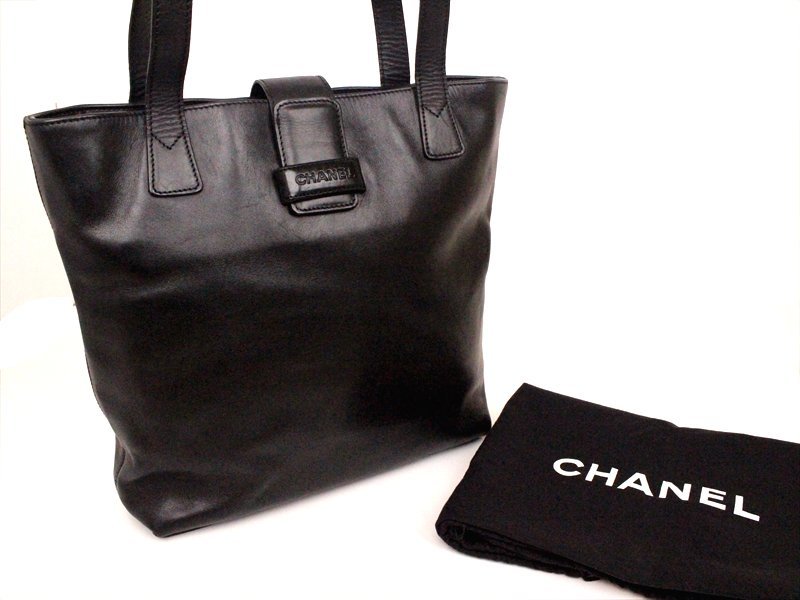 見事な創造力 美品 CHANEL【シャネル】レザートートバッグ