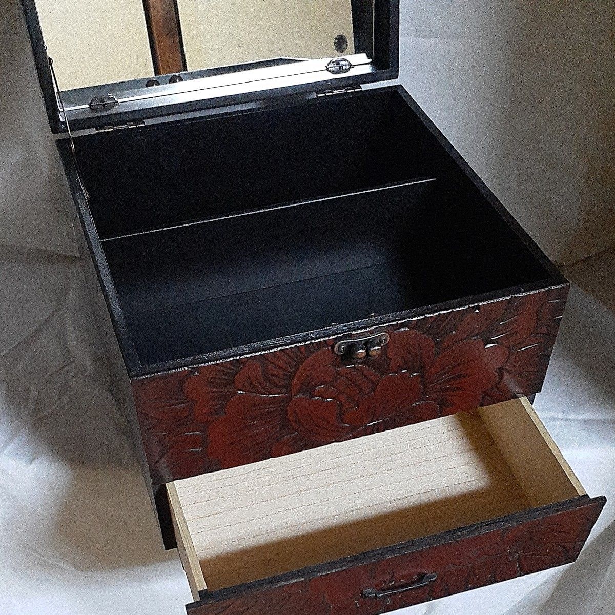 化粧箱　鎌倉彫