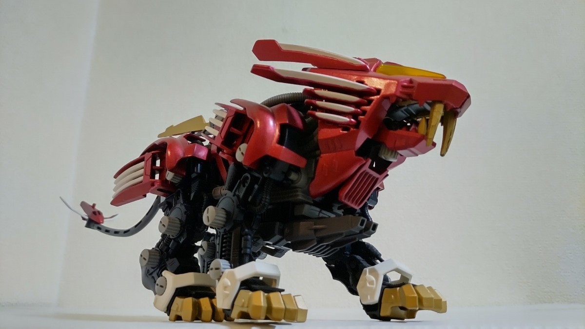 新品同様 ゾイド ZOIDS「ブレードライガー レッドメタ塗装」完成品/箱