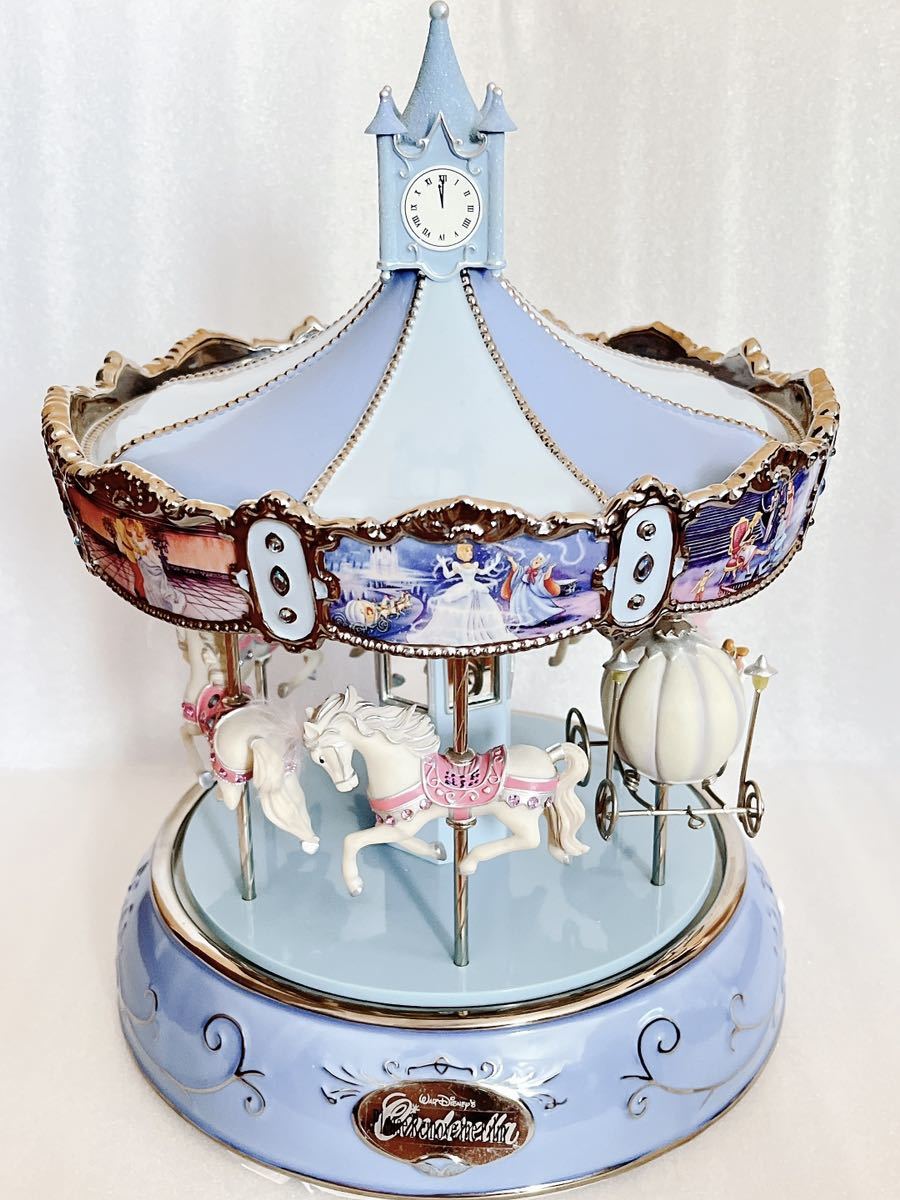 ディズニー シンデレラ カルーセル 回転式 ライト付き ストーリー フィギュア Heirloom Porcelain Musical Carousel