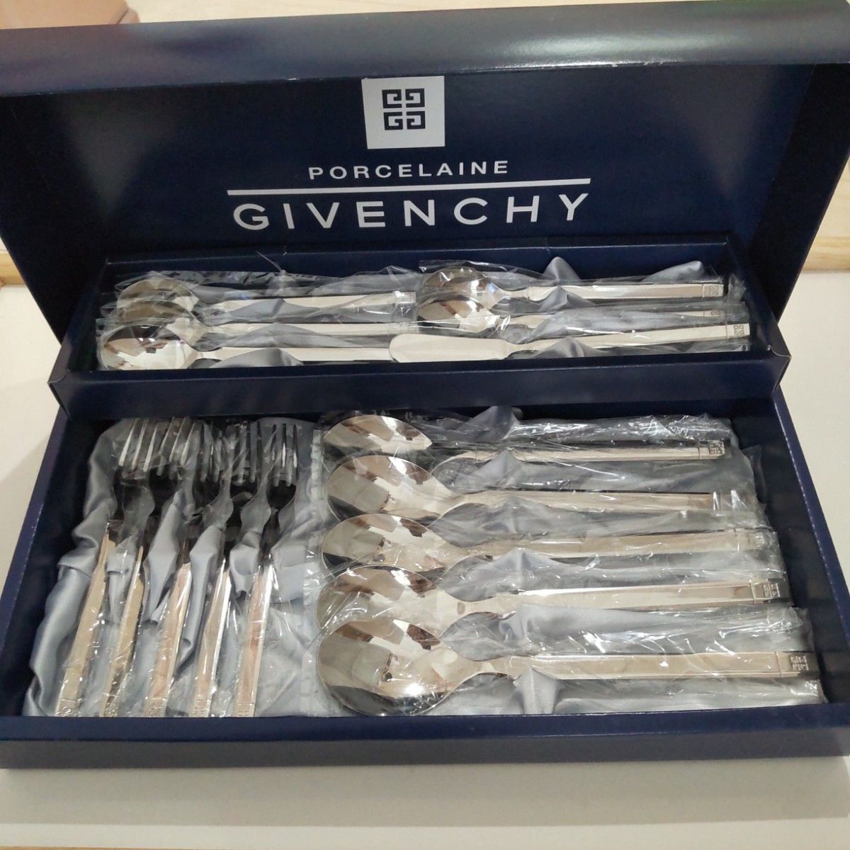 GIVENCHY ジバンシー カトラリーセット スプーン フォーク 18ー8 GIVENCHY ジバンシー カトラリーセット スプーン フォーク 18ー8
