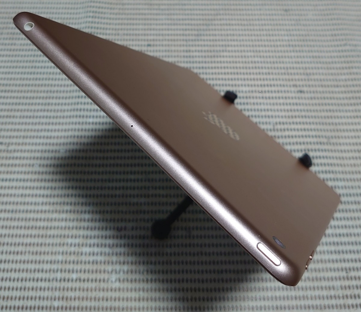 iPad第6世代 A1893 本体128GBゴールドWi-Fiモデル完動品 み1円スタート