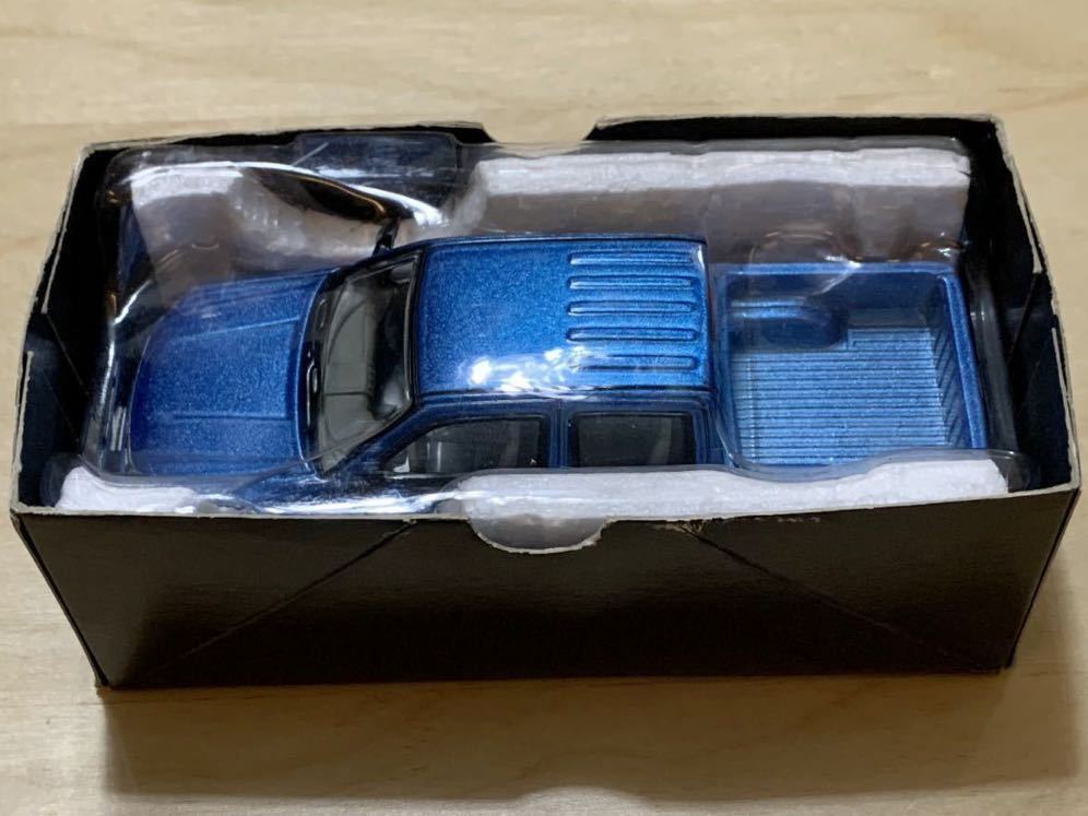 【いすゞ特注：非売品】 1/43 2002年 いすゞ D-MAX / ISUZU D-MAX [メタリックブルー]_画像2