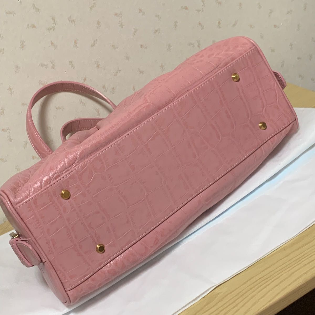 週末セール 極美品 サマンサタバサ クロコ型押しレザーミニ 週末セール 極美品 サマンサタバサ クロコ型押しレザーミニ