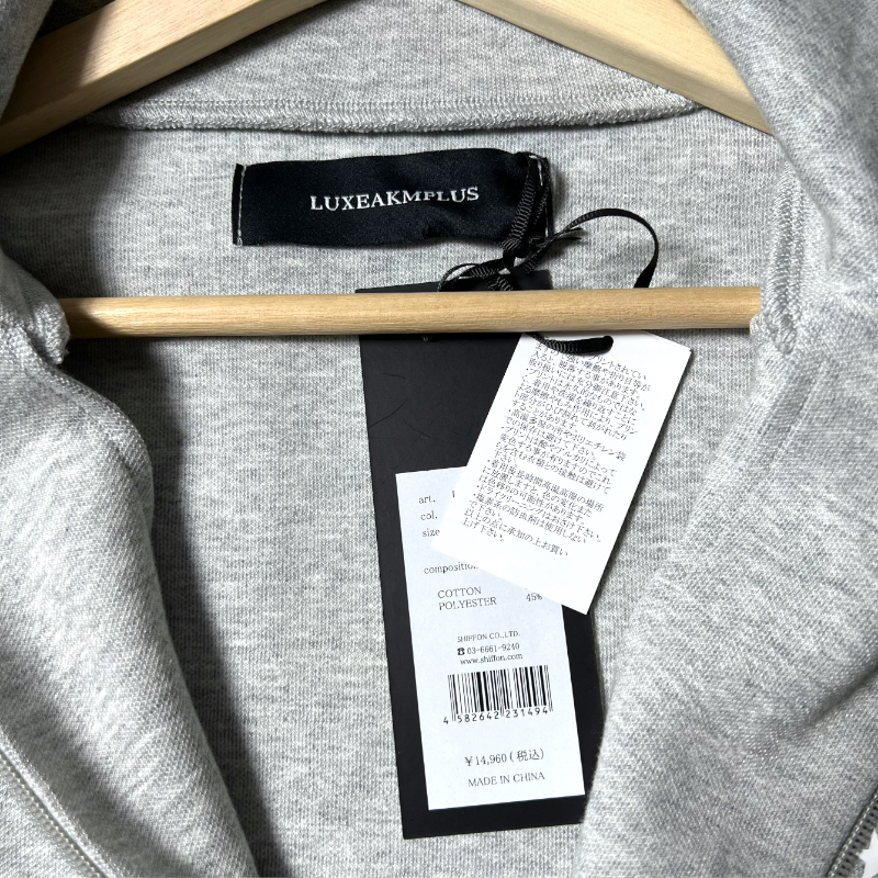 LUXEAKMPLUS リュクスエイケイエムプラス 定価1.4万 スムースロゴ