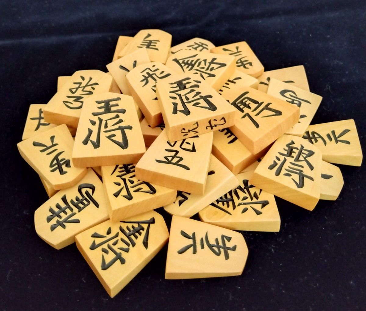 将棋駒】光花作 黄楊中彫駒 美麗仕上げ 桐元箱付き|Yahoo 将棋駒】光花作 黄楊中彫駒 美麗仕上げ 桐元箱付き|Yahoo