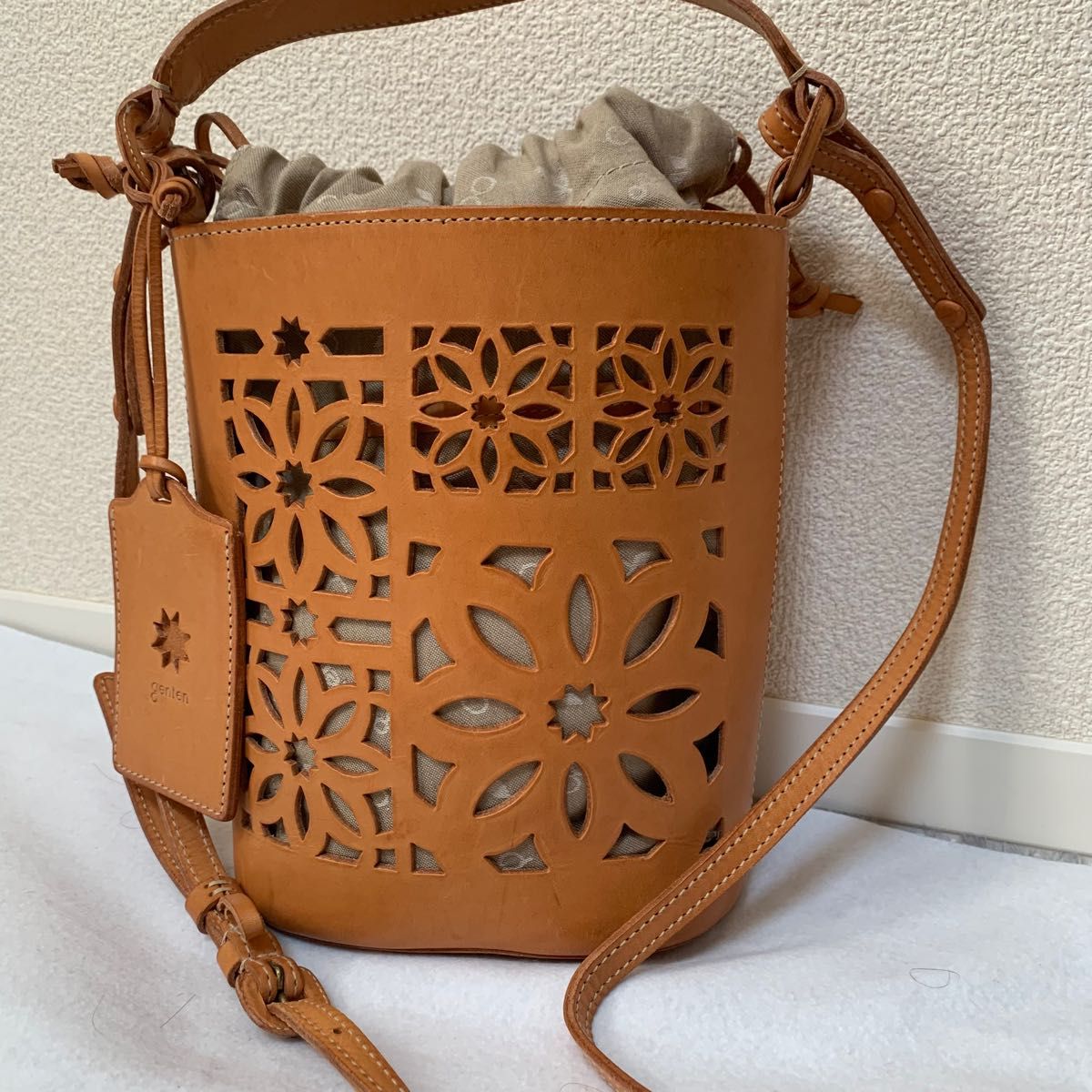 ゲンテン マルチカットワーク 2wayショルダーバッグ 美品-