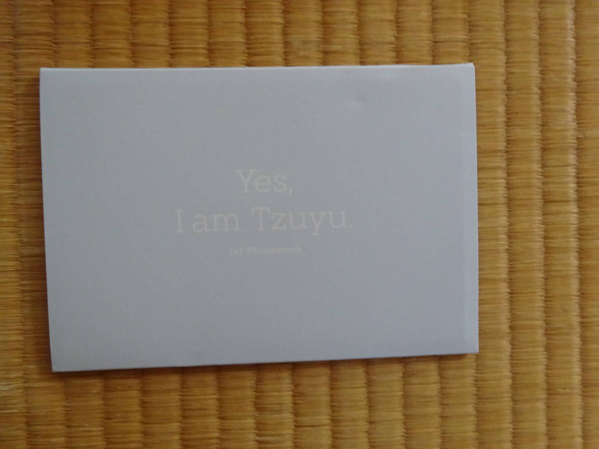 Yes, I am Tzuyu. ツウィ 1st Photobook 　2冊セット　Blue ver. Peach ver.　トゥワイス　TWICE フォトカ トレカ ポストカード付き　K-POP_画像8