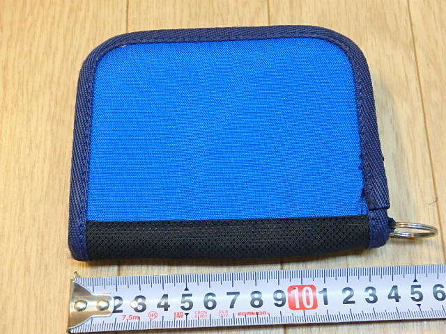 n110u　中古　PUMA　プーマ　二つ折り財布　青　ブルー　ファスナー　メンズ　子供_画像2