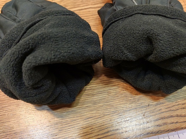 (u109u）Thinsulate 手袋 グローブ シンプル 滑り止め付き 黒系 メンズ 防寒具 古着 中古_画像4
