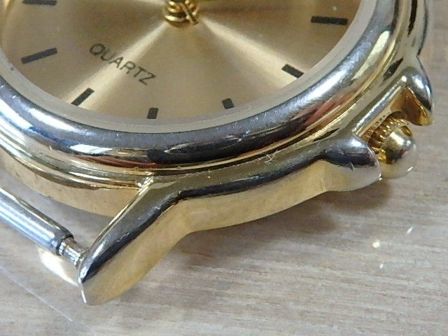 n109u　ジャンク　不動品　本体のみ　Vittorio Valentino　腕時計　中古　部品取り　パーツのみ_画像6