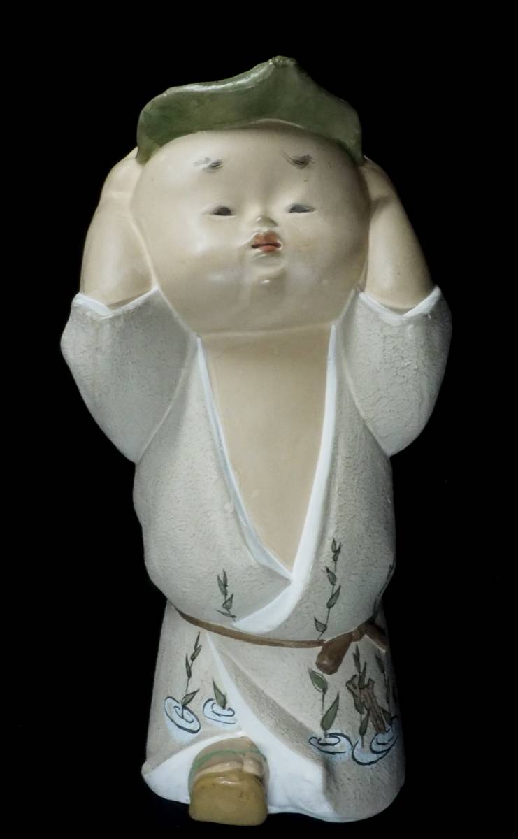 愛らしい表情の心和む作品！昭和ビンテージ 陶器製 童人形 博多人形 雨が降ってきたから走り出している様子の童 1980年代 KIF509